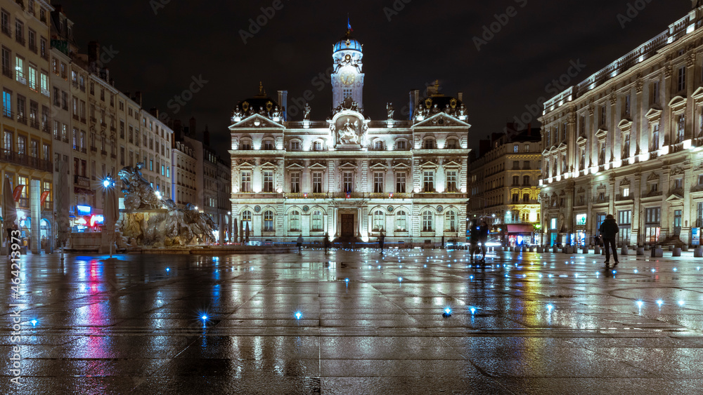 Wall mural lyon la nuit : place des terreaux et hôtel de ville