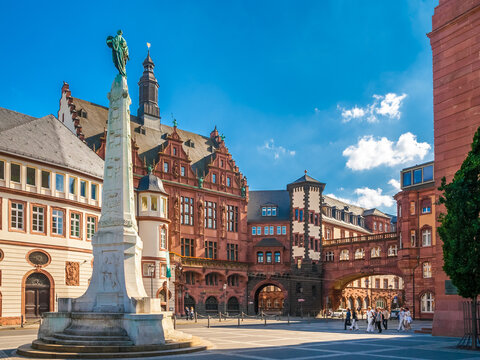 Lovely view of the historic square Paulsplatz with the Unity Monument in the heart of Frankfurt am Main. In the background is the Ratskeller and the Bridge of Sighs that are part of the R&ouml;mer complex.