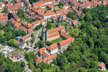 Fototapeta na wymiar Luftbild St. Godehard Hildesheim