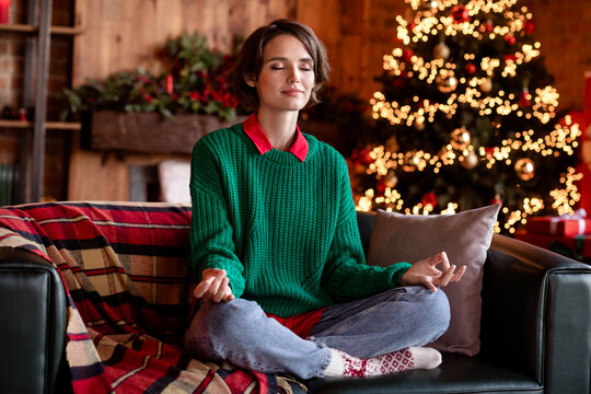 Photo Of Shiny Pretty Young Woman Dressed Knitted Sweater Practicing Yoga Smiling Indoors Room Home House