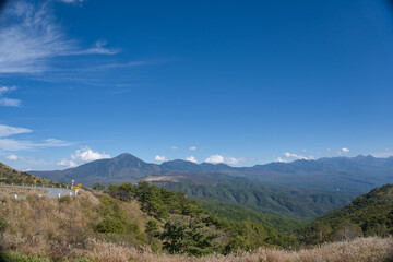 風景, 山, 空, 自然, 草, 山, ヒル, 緑, 野原, サマータイム, 牧草地, 雲, 雲, いなか, 景色, 低地, 森, 公園, 木, ルーラル, 旅行, 景色, ヒル, 全景, 木