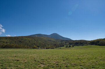 風景, 山, 空, 自然, 草, 山, ヒル, 緑, 野原, サマータイム, 牧草地, 雲, 雲, いなか, 景色, 低地, 森, 公園, 木, ルーラル, 旅行, 景色, ヒル, 全景, 木