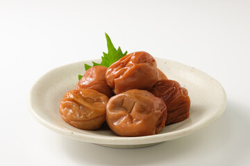 梅干し（南高梅）を白バックで