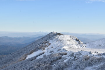 Fototapeta na wymiar winter mountain landscape | snow covered mountains | snowy winter day | white mountain top 