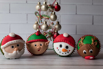 Four vainilla cupcakes for christmas