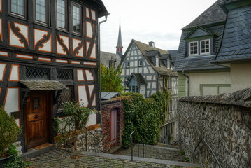 Fototapeta na wymiar Treppe vom Dom in die historischen Altstadt von Limburg an der Lahn