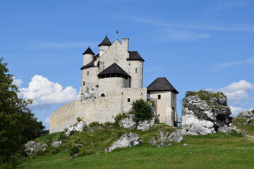 Fototapeta na wymiar old renovated castle in the mountains poland bobolice towers fortress