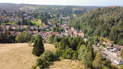 Fototapeta na wymiar Blick auf die Ortsmitte von Altenau im Harz