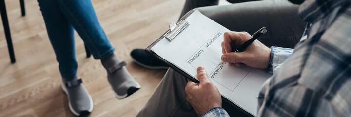 Councelor writing strenghts, weaknesses, opportunities in the no