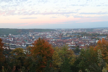Obraz premium Abendstimmung. Blick auf Würzburg.