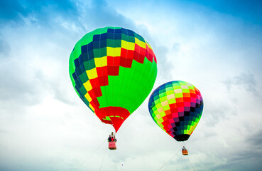 Obraz premium Balloon against the blue sky in flight, colorful fun entertaining form of transport, flight in the air of the balloon, the concept of dream and happiness