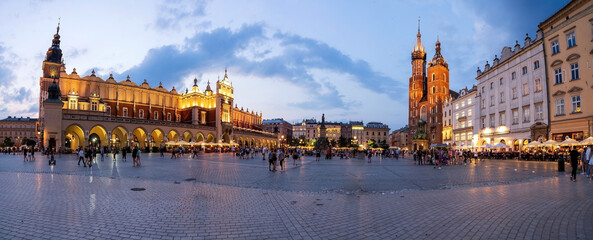 Fototapeta na wymiar A panorama picture of Krakow`s Main Square Rynek Główny featuring the Cloth Hall, St. Mary`s Basilica and the Town Hall Tower