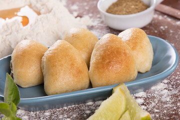 deliciosas mini esfirras de carne recheada para festa