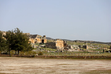 Fototapeta na wymiar Scenic view of the ruins of ancient city Hierapolis in Pamukkale, Turkey