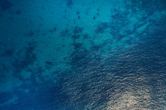 Blue sea with beautiful waves © fotorudi_101
