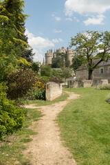 Chemin menant à un chateau