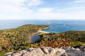 Fall Colors on the Beehive Trail in Acadia National Park in Maine - obrazy, fototapety, plakaty