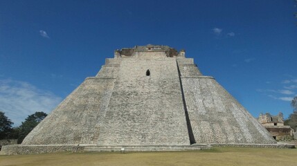 Pirámide del adivino frente, Uxmal