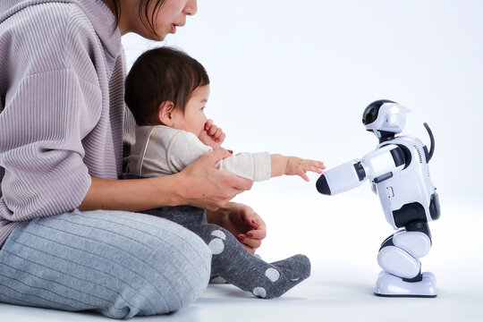 親子と会話するロボット
