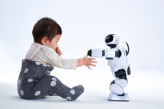 赤ちゃんと遊ぶロボット