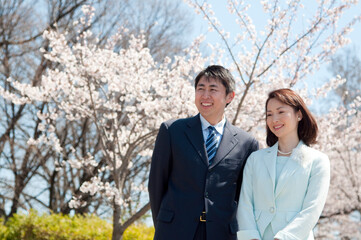 桜と３０代夫婦