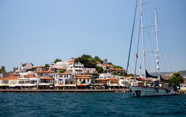 Fototapeta na wymiar Yacht docking at the beautiful Turkish Riviera town