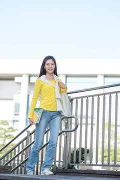 女子大生