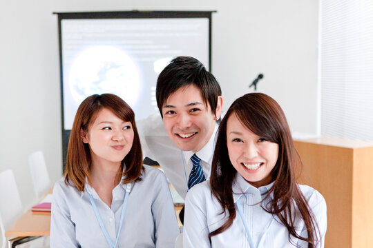 ビジネスマンとビジネスウーマン2人