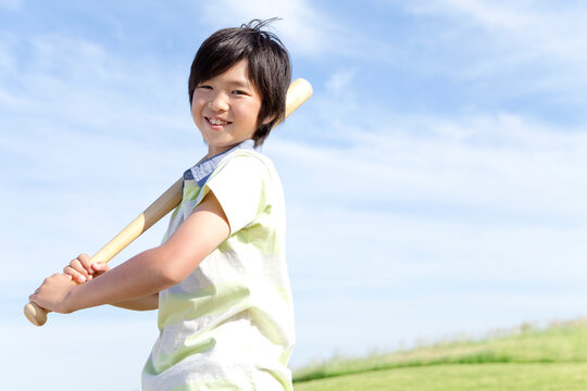 バットを持つ男の子