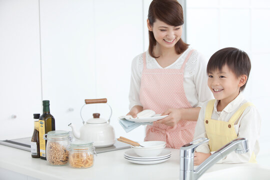 皿洗い の画像 2 171 件の Stock 写真 ベクターおよびビデオ Adobe Stock