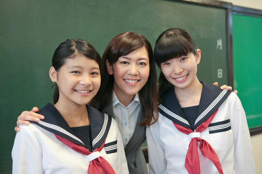 笑顔の先生と女子校生
