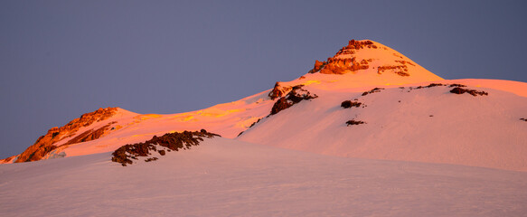 Naklejka na ściany i meble Mount Baker at sunrise