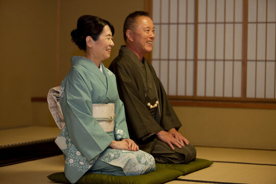 笑顔の中高年夫婦