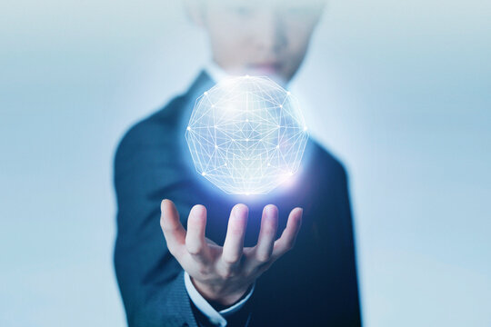 手の上に浮かぶ光の球体