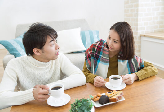 ティータイムのカップル