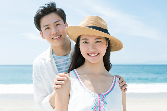 寄り添うカップル