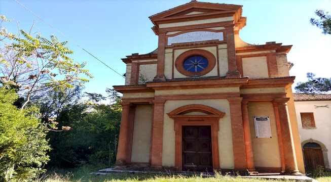 Antica chiesa nelle frazioni di Arcevia