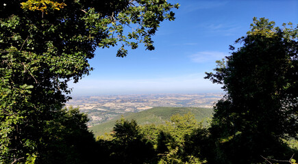 Panorama dalla cima del  Monte Sant'Angelo in Arcevia nelle Marche