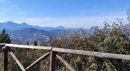 Fototapeta premium Panorama dalla cima del Monte Sant'Angelo in Arcevia nelle Marche