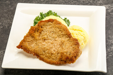 Crispy chicken schnitzel with mashed potato