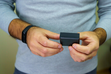 A sensor to provide a safe distance for the victim of a crime. Gadget for control of the execution...