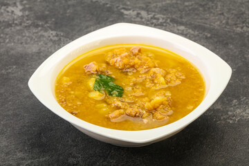 Pea soup with smoked meat