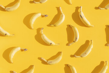 Fototapeta premium Banana pattern on a yellow background.