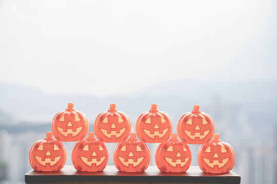 a lot of Halloween pumpkin lamps.
