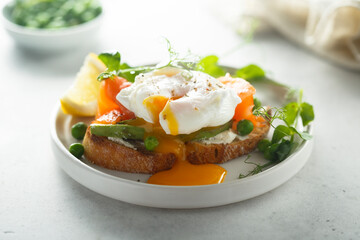 Salmon bruschetta with poached egg and asparagus