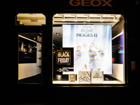 Paris, France - Nov 29, 2021: Street Scene View Of GEox Shoe Store With Black Friday Signage