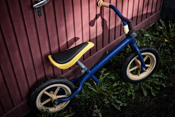 Laufrad an einem Garagentor