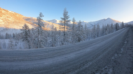 Obraz premium Straight empty asphalt automobile road in the mountains, travel concept