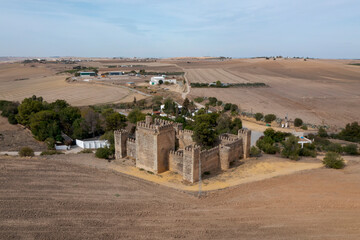 vista a&eacute;rea del castillo de las aguzaderas en el municipio del Coronil, Espa&ntilde;a