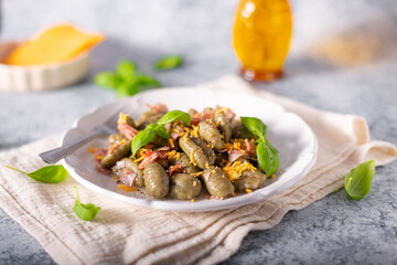 Spinach gnocchi with ham